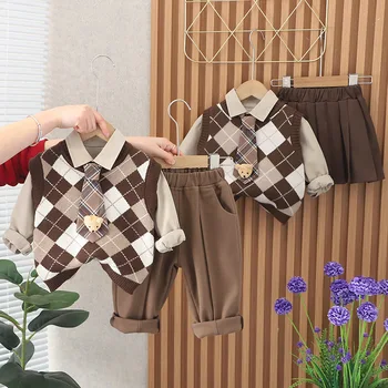 2023 Корея есен бебе момиче 3PCS дрехи комплект ромбичен пуловер жилетка памучна риза пола панталони костюм колеж стил бебе момиче облекло